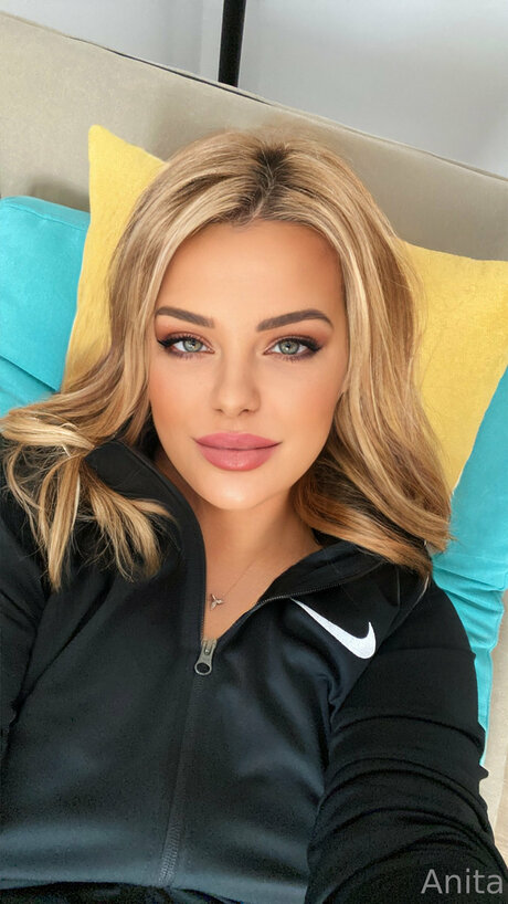 Naakte gelekte OnlyFans-foto van Lovewithanita