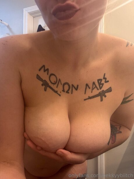 Naakte gelekte OnlyFans-foto van Bekkyybiitch