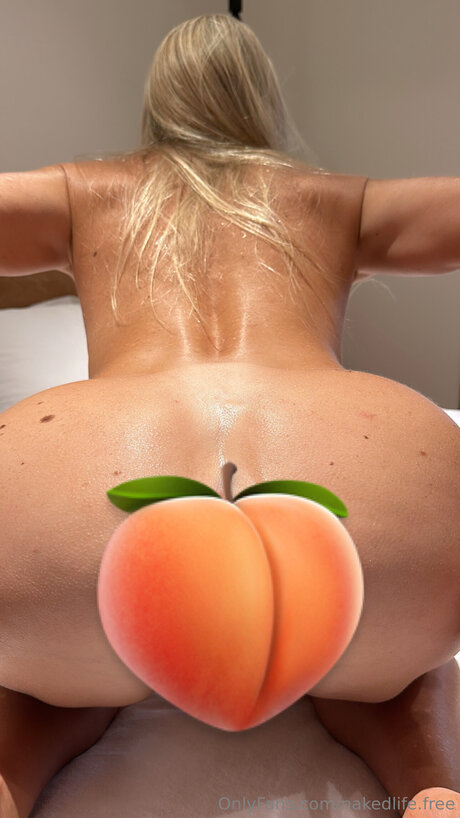 Naakte gelekte OnlyFans-foto van Nakedlife Free