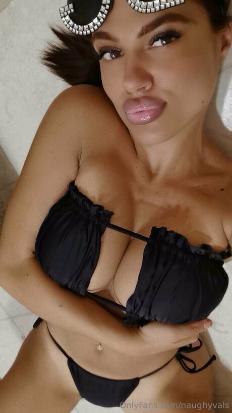 Naakte gelekte OnlyFans-foto van Naughtyvals