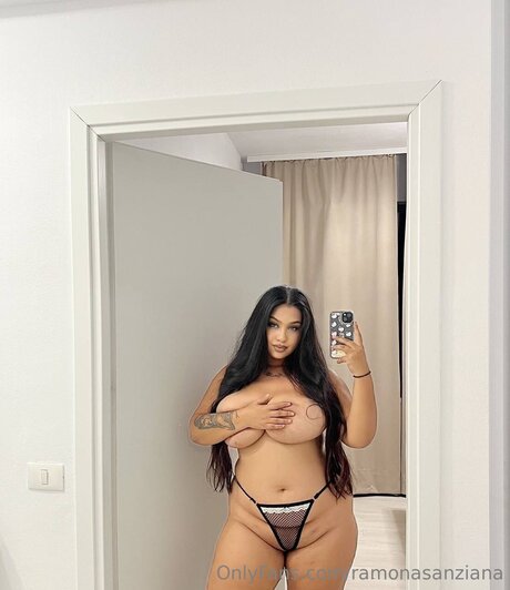 Naakte gelekte OnlyFans-foto van Ramonasanziana
