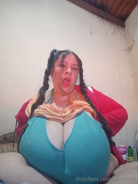 Naakte gelekte OnlyFans-foto van Spicybeel