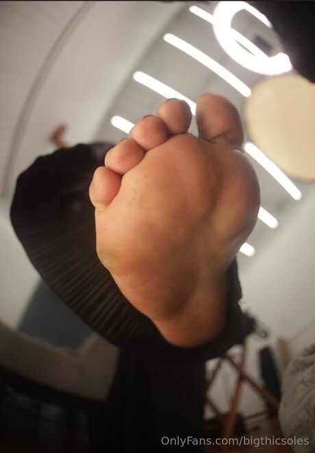 Naakte gelekte OnlyFans-foto van Bigthicsoles