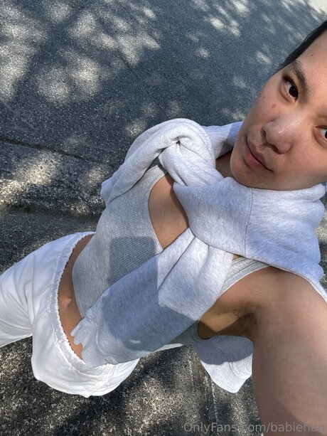 Naakte gelekte OnlyFans-foto van Babiehan