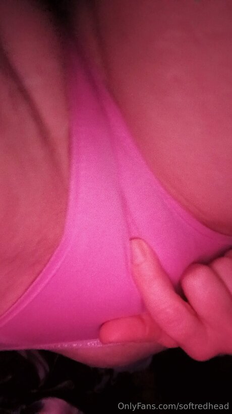 Naakte gelekte OnlyFans-foto van Softredhead