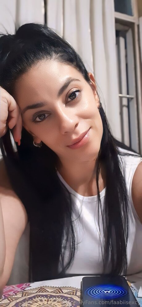 Naakte gelekte OnlyFans-foto van Tugatitavis