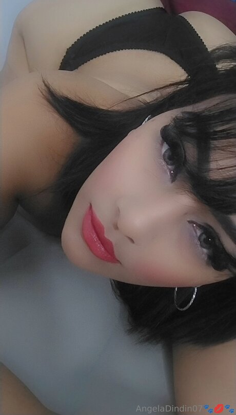 Naakte gelekte OnlyFans-foto van Angeladindin07