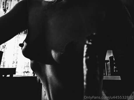 Naakte gelekte OnlyFans-foto van U445532880