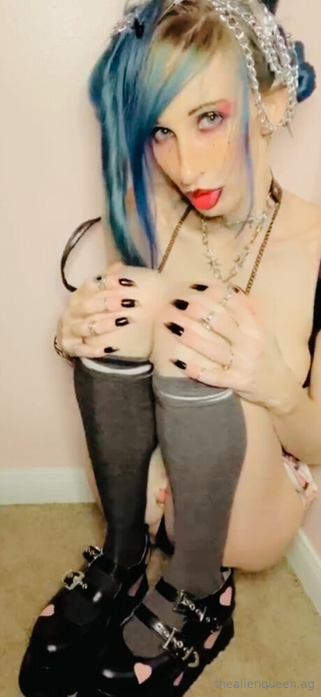 Aliengirlalt Free