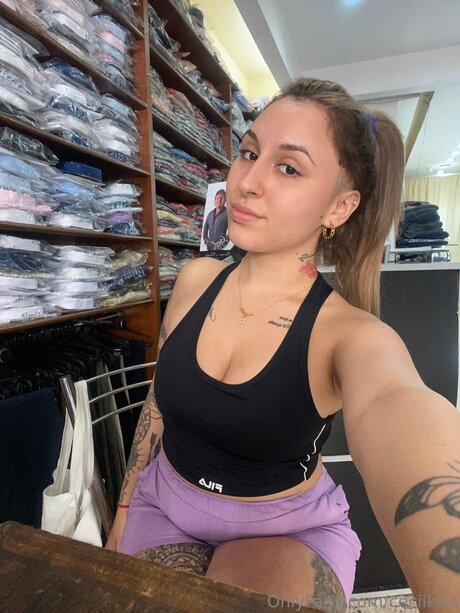 Naakte gelekte OnlyFans-foto van Ceciikiss