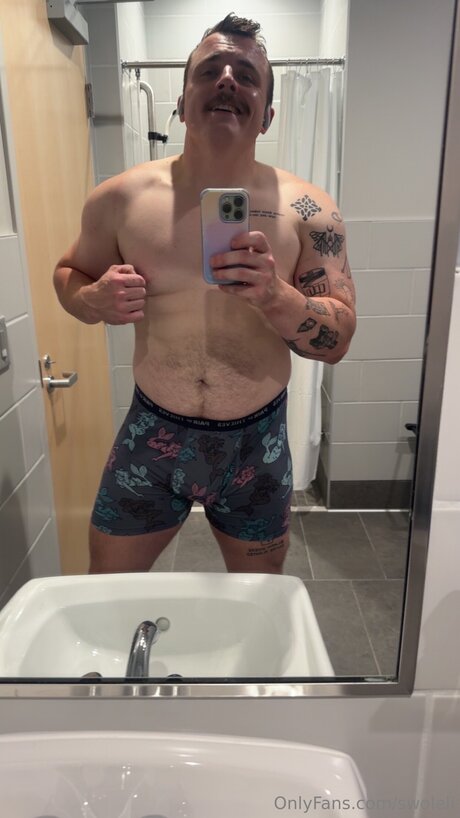 Naakte gelekte OnlyFans-foto van Swoleli