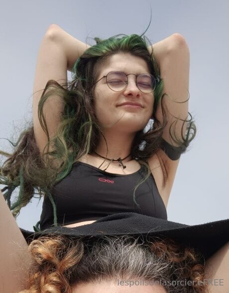 Naakte gelekte OnlyFans-foto van Poilsdesorcier Efree