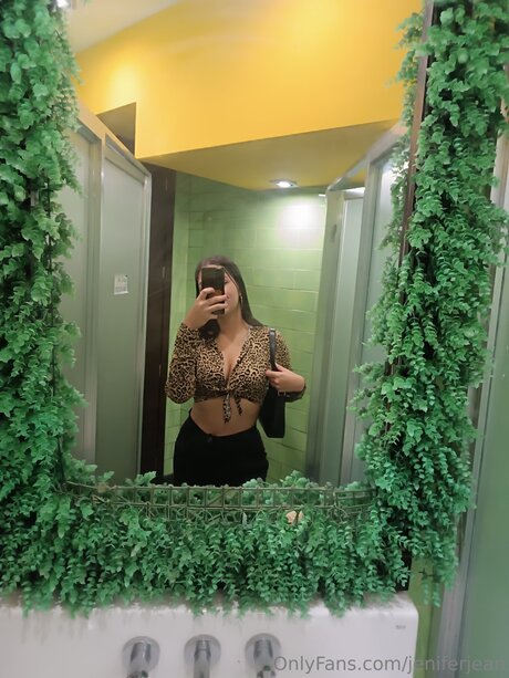 Naakte gelekte OnlyFans-foto van Jeniferjean