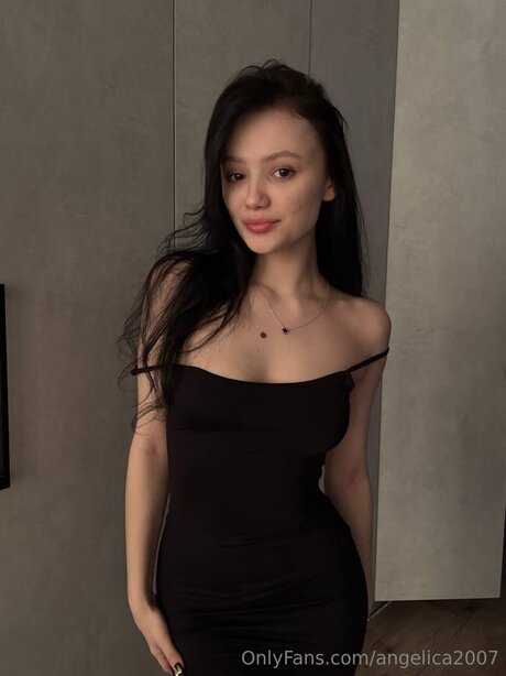 Naakte gelekte OnlyFans-foto van Angelikalust