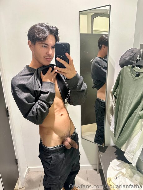 Naakte gelekte OnlyFans-foto van Aquarianfatha