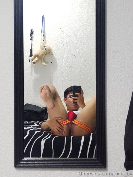 Naakte gelekte OnlyFans-foto van Dxnt Bv