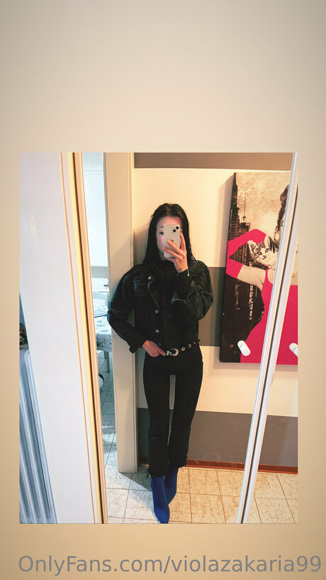 Naakte gelekte OnlyFans-foto van Violazakaria99