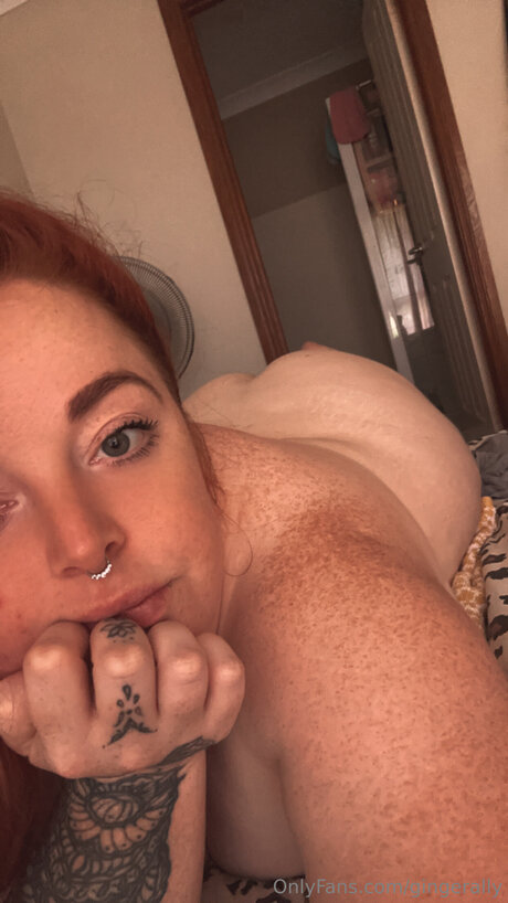 Naakte gelekte OnlyFans-foto van Gingerally
