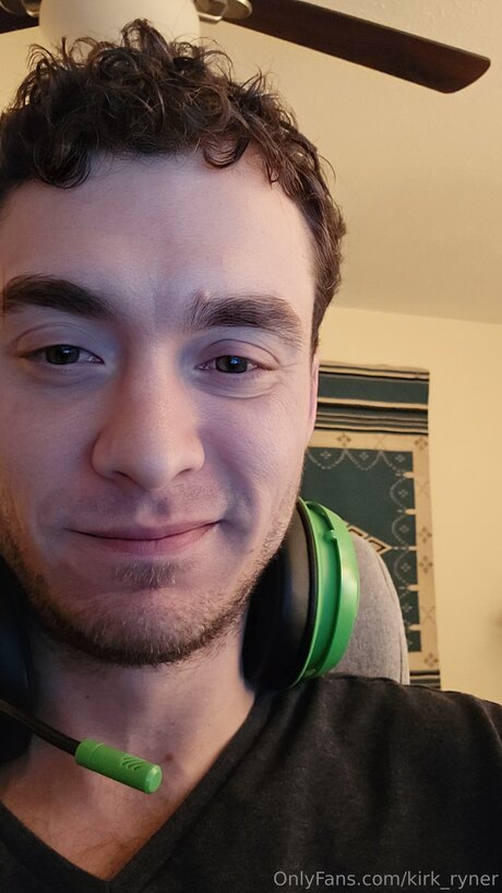 Naakte gelekte OnlyFans-foto van Kirk Ryner