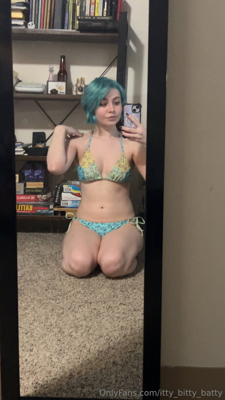 Naakte gelekte OnlyFans-foto van Itty Bitty Batty