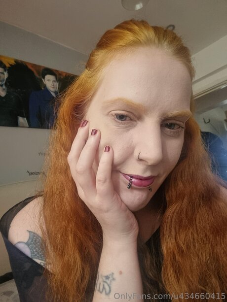 Naakte gelekte OnlyFans-foto van U434660415