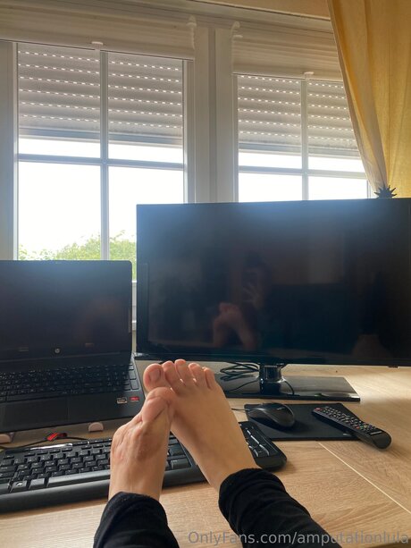 Naakte gelekte OnlyFans-foto van Amputationlula