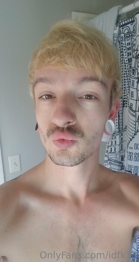 Naakte gelekte OnlyFans-foto van Idfk13