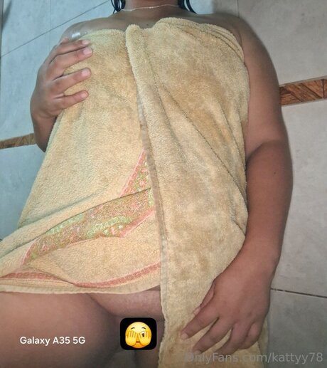 Naakte gelekte OnlyFans-foto van Kattyy78