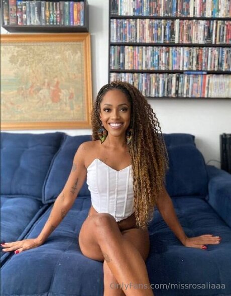 Naakte gelekte OnlyFans-foto van Missrosaliaaa