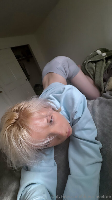 Naakte gelekte OnlyFans-foto van Blueprincefree