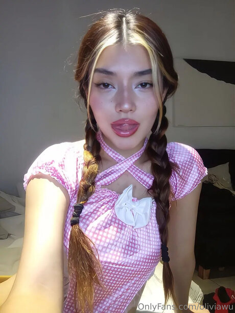 Naakte gelekte OnlyFans-foto van Oliviawu