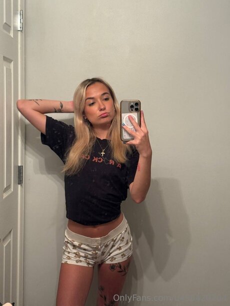 Naakte gelekte OnlyFans-foto van Kelseyblue