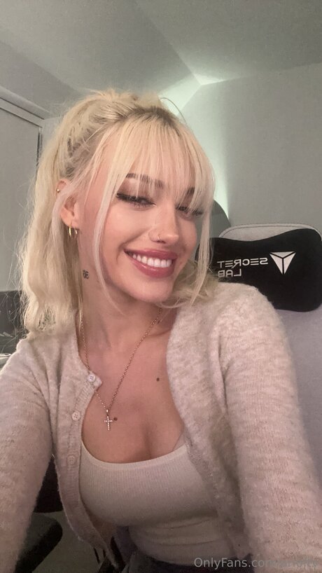 Naakte gelekte OnlyFans-foto van Arioftv
