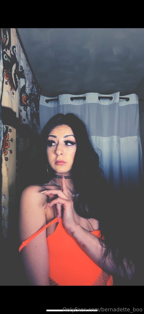 Naakte gelekte OnlyFans-foto van Bernadette Boo