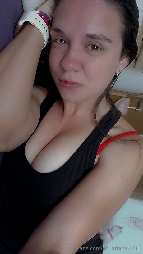 Naakte gelekte OnlyFans-foto van Acuariana2201