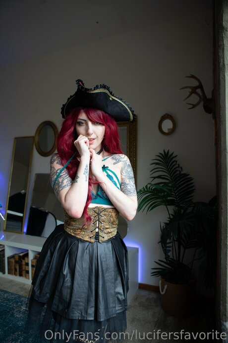 Naakte gelekte OnlyFans-foto van Lucifersfavorite