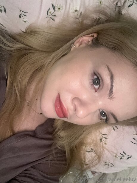 Naakte gelekte OnlyFans-foto van Amelieeluv