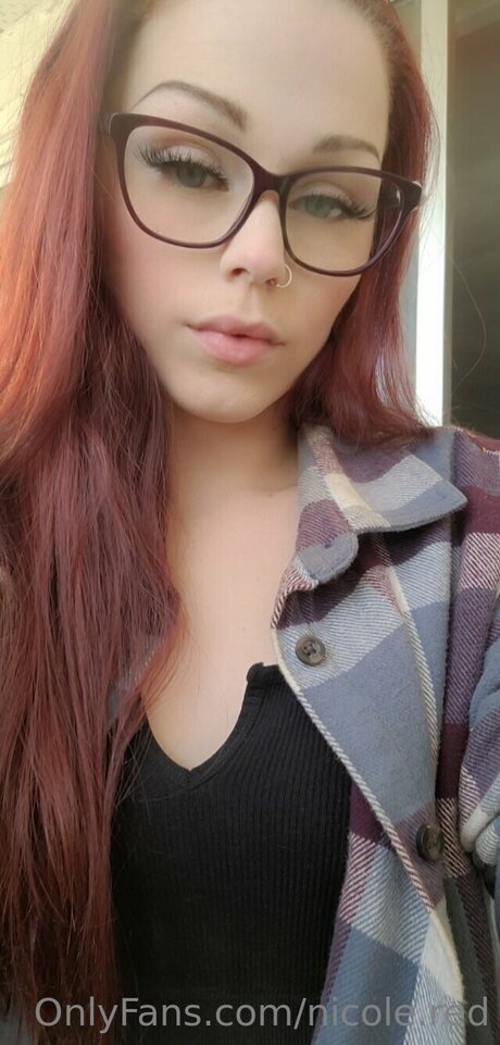 Naakte gelekte OnlyFans-foto van Nicole Red