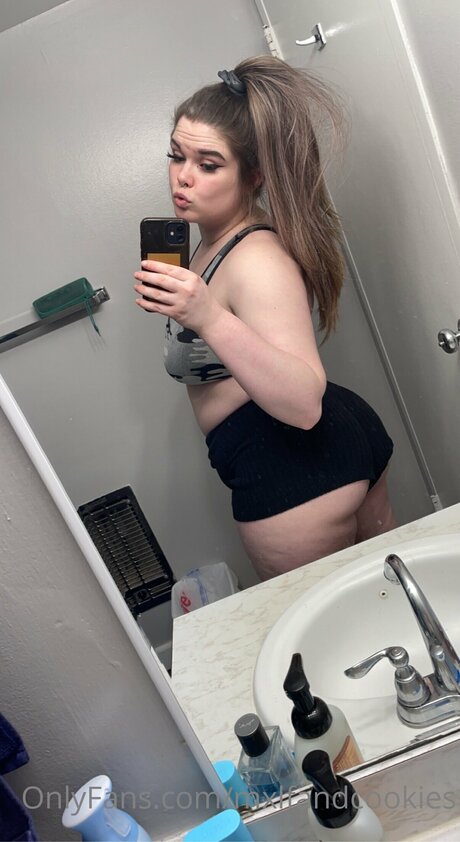 Naakte gelekte OnlyFans-foto van Juicy Lucy Furr