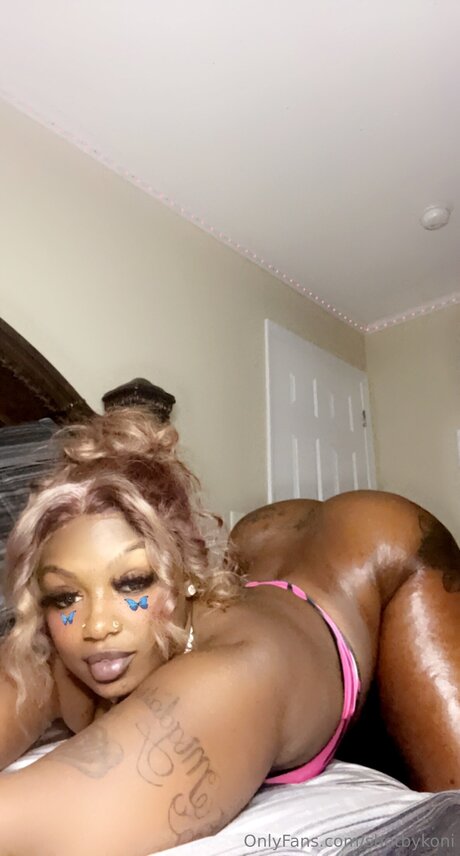 Naakte gelekte OnlyFans-foto van Shotbykoni