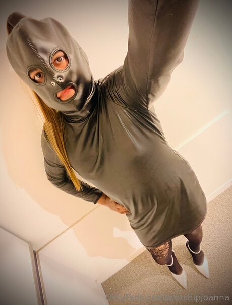 Naakte gelekte OnlyFans-foto van Worshipjoanna