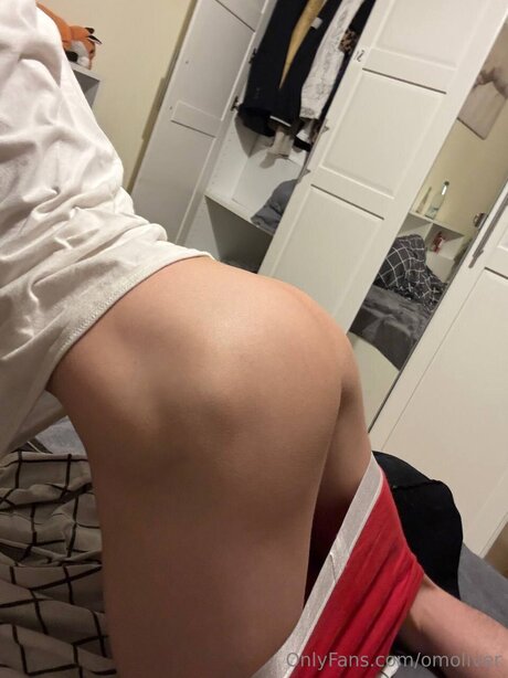 Naakte gelekte OnlyFans-foto van Omoliver