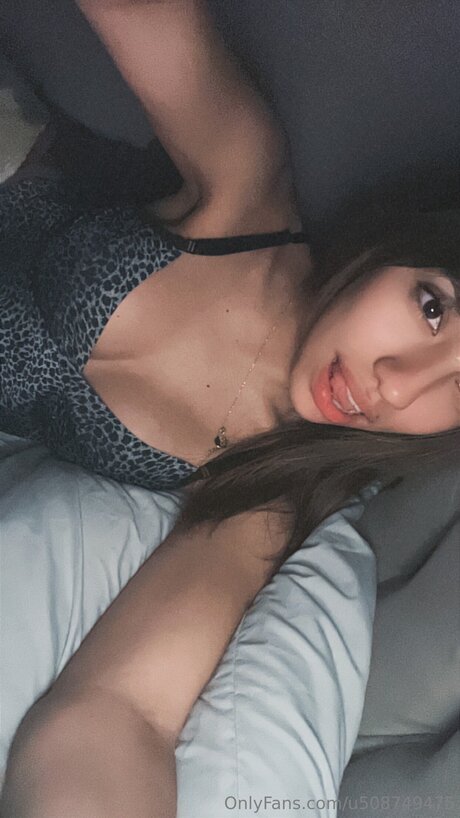 Naakte gelekte OnlyFans-foto van Ceciixo