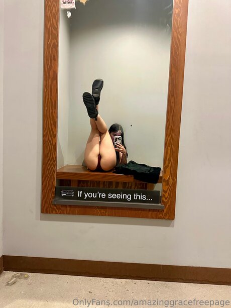 Naakte gelekte OnlyFans-foto van Graceinheatfree