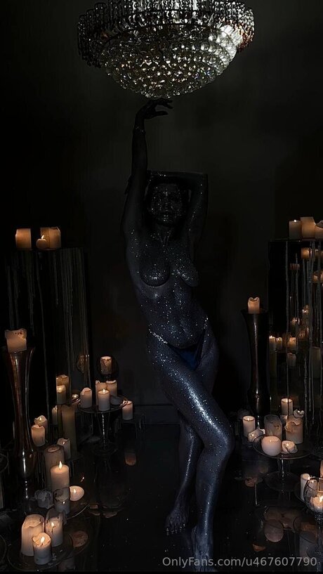 Naakte gelekte OnlyFans-foto van Sweet Nadin69
