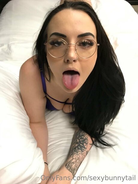 Naakte gelekte OnlyFans-foto van Sexybunnytail