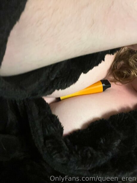 Naakte gelekte OnlyFans-foto van Queen Astrid