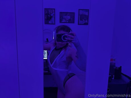 Naakte gelekte OnlyFans-foto van Minishira