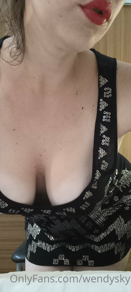 Naakte gelekte OnlyFans-foto van Wendysky