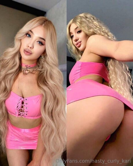 Naakte gelekte OnlyFans-foto van Nasty Curly Kari